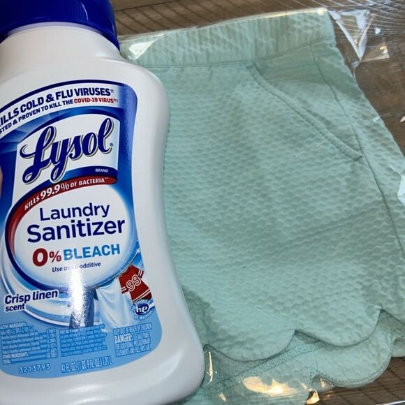 Lilly Pulitzer scallop trim Butter🧈cup Shorts 🩳 4 pockets 4 gear ⚙️ 💄 💳🪪💵 - Picture 16 of 17